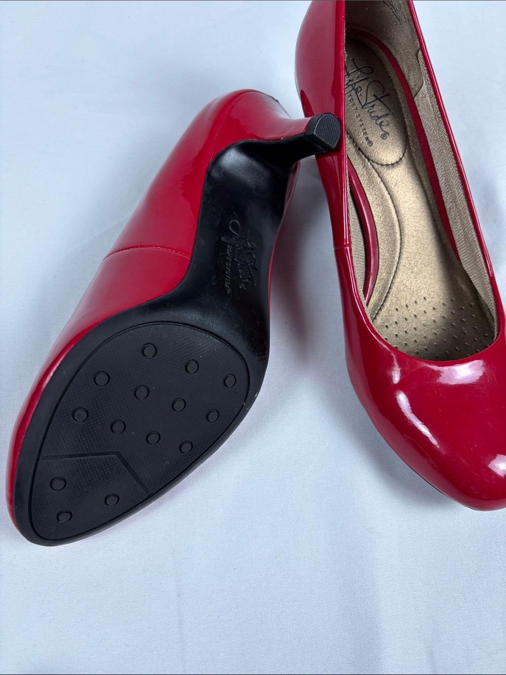 Life Stride Red Patent Kitten Heels - Picture 12 of 13